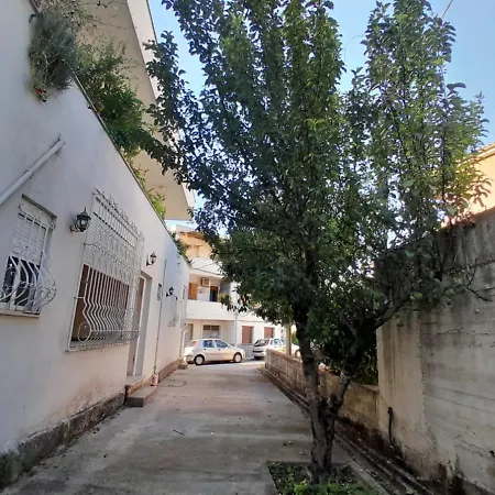 Apartment Taverna Laberia 2 *