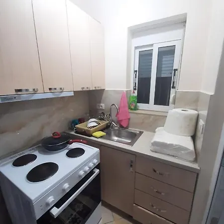 Apartment Taverna Laberia 2 *